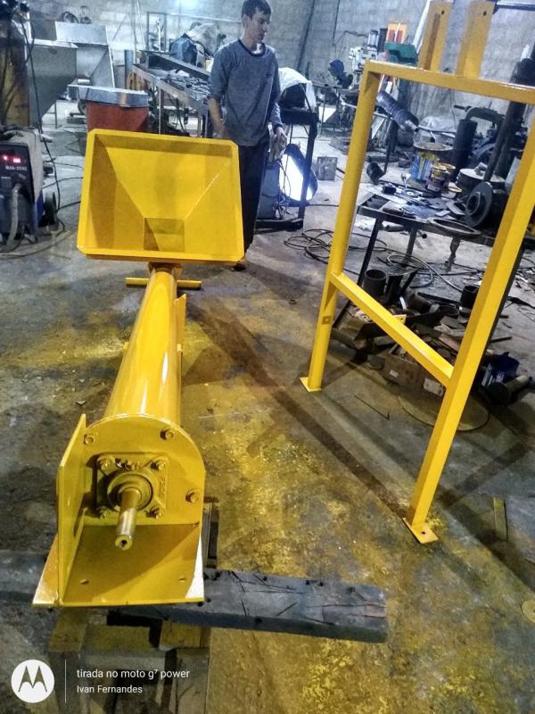 Transportador helicoidal tubular